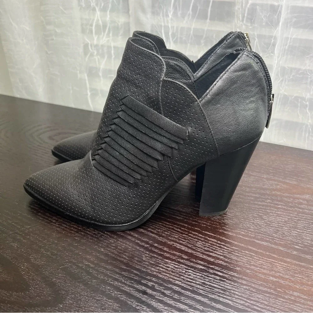 Vince Camuto vince camuto